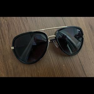 *SOLD* Quay Australia Black & Gold Aviators